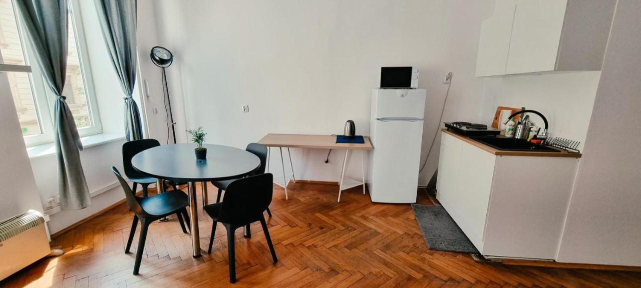 Batorego Apartment Krasków Dış mekan fotoğraf