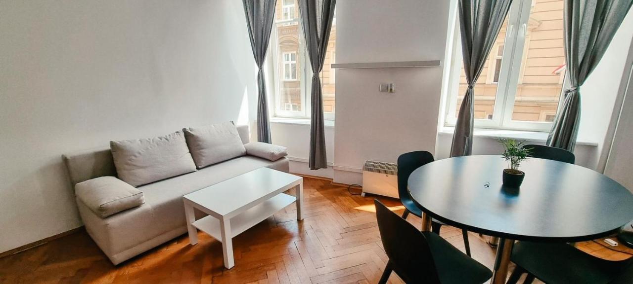 Batorego Apartment Krasków Dış mekan fotoğraf